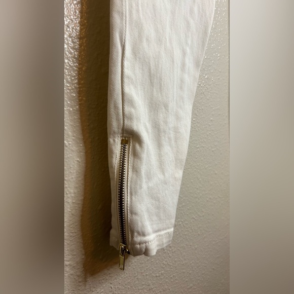 H&M Women's White Jeans with Zipper Accents Size 8 - Picture 5 of 6